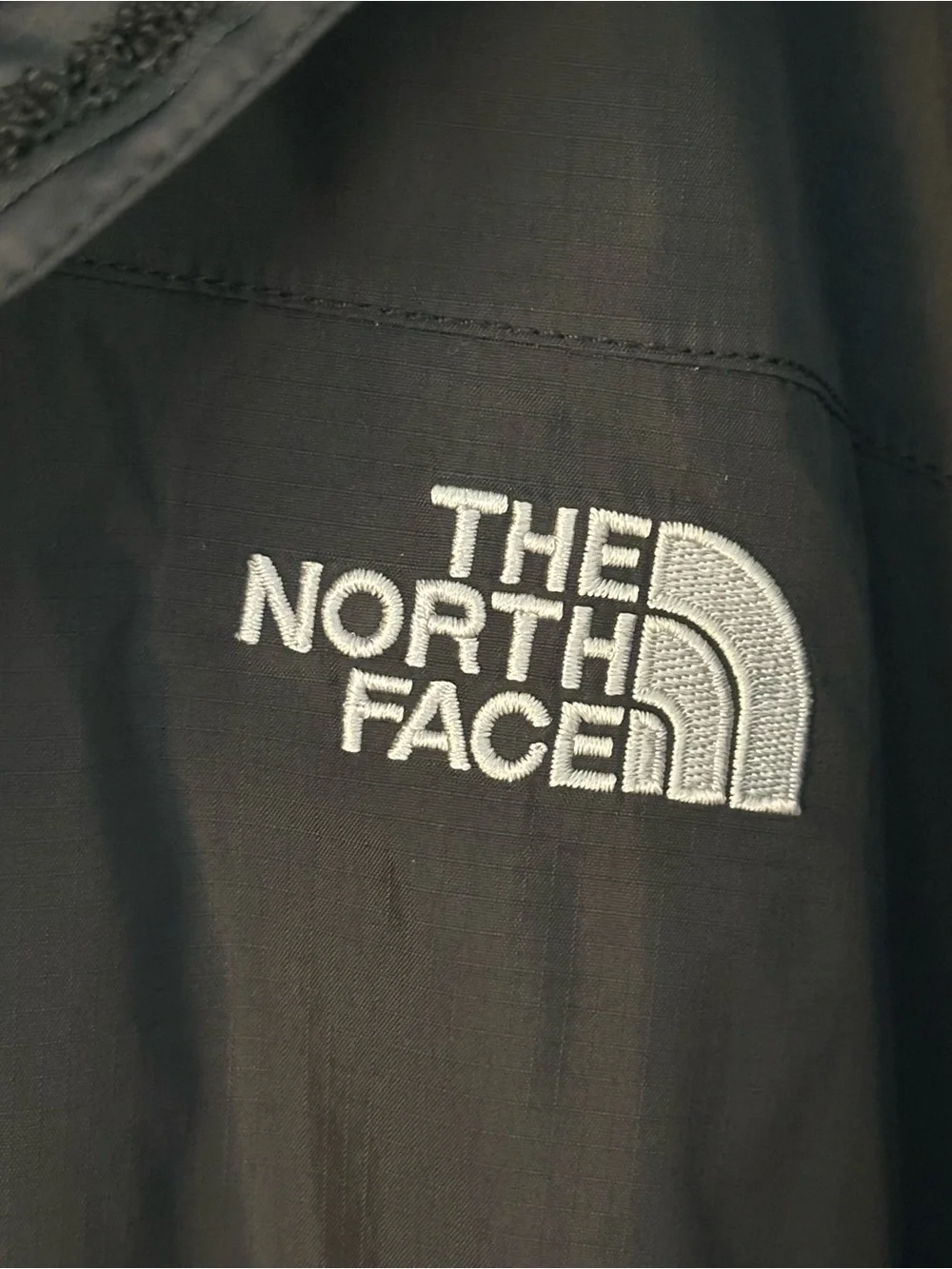 The North Face HyVent Rain Jacket Men’s XXL Black Hooded Waterproof Windbreaker